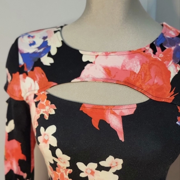 ❤️Guess Floral Top - Picture 3 of 8